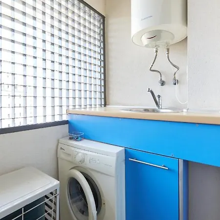 Luxurious, Newly-renovated Large 2-bedroom By The Beach Apartment Benidorm
