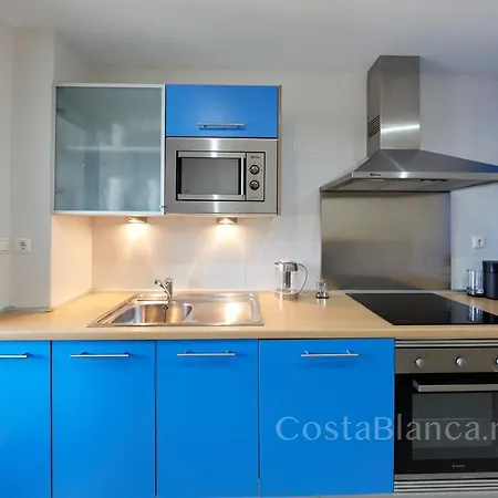 Luxurious, Newly-renovated Large 2-bedroom By The Beach Benidorm