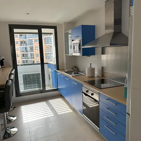 Luxurious, Newly-renovated Large 2-bedroom By The Beach * Benidorm