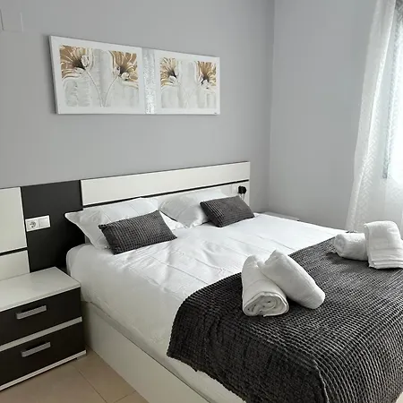 Luxurious, Newly-renovated Large 2-bedroom By The Beach Benidorm