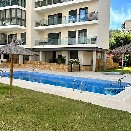 Apartment Luxurious, Newly-renovated Large 2-bedroom By The Beach *