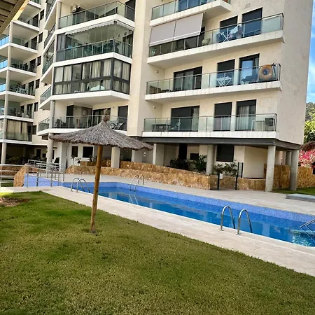 Luxurious, Newly-renovated Large 2-bedroom By The Beach * Benidorm